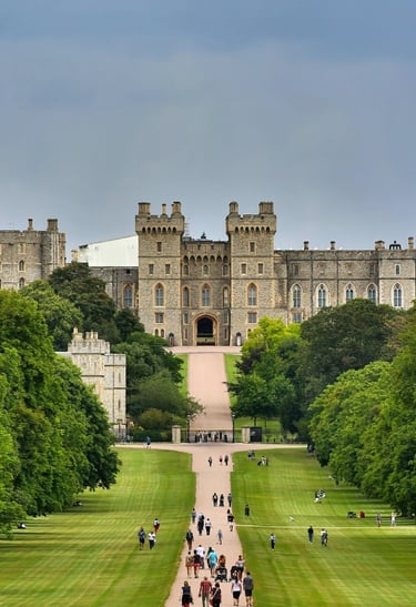 Windsor castle and old market private day tour from London