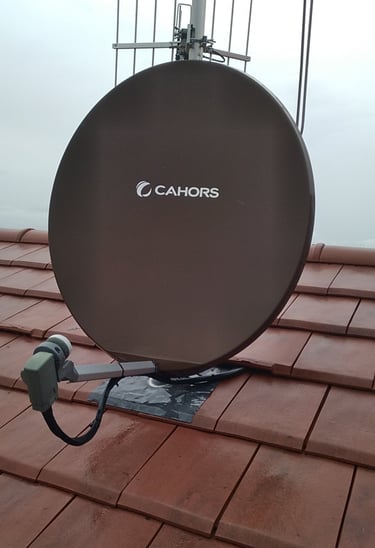 Système d'antenne UHF installé par Phonie-Sat en Haute-Savoie