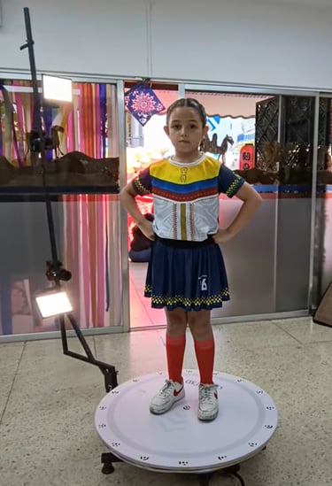niña tomándose una foto en plataforma 3d