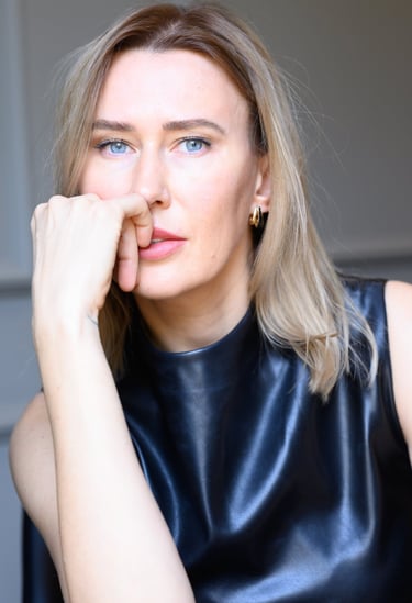 Master de Microblading Darina Sendrau posando