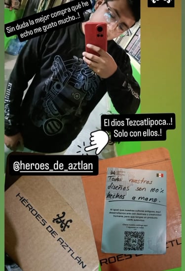 sudadera tezcatlipoca cliente recibiendo paquete heroes de aztlan pedidos