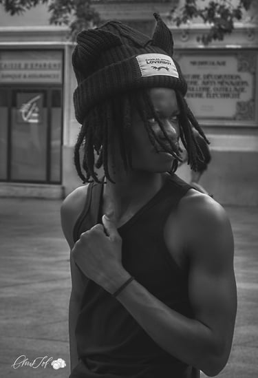 shooting au centre de la ville de perpignan , noir et blanc , style urban  ,66