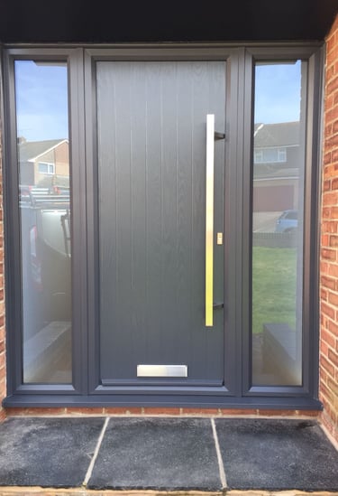 modern grey composite door with no glass.  Ral 7016 coloured frame.  2 side panels 