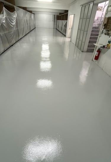 Εργασίες συντήρησης δαπέδου σε επαγγελματικό χώρο