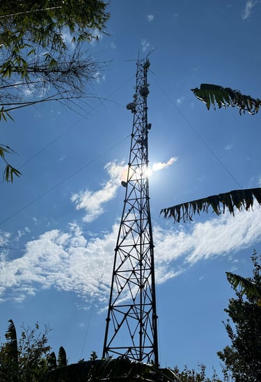 torre de internet via rádio e fibra
