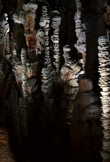 stalagmite dans la grotte des Cévennes près de Montpellier