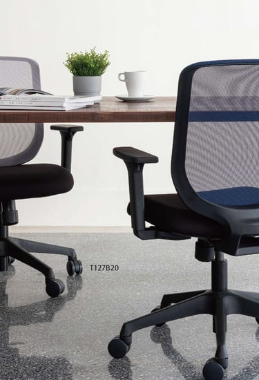 Two Sensit T127 mesh chairs at a wooden desk with books, mugs, and plant decor