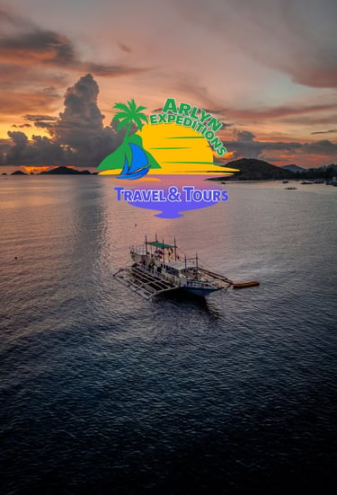 a boat traveling through the ocean at sunset