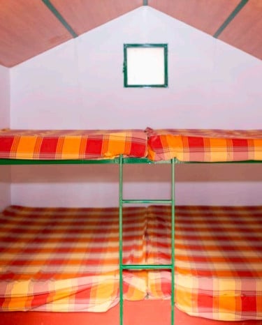 interior de una cabaña