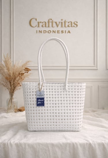 Tas anyaman plastik model sekar warna putih handmade Craftvitas Indonesia