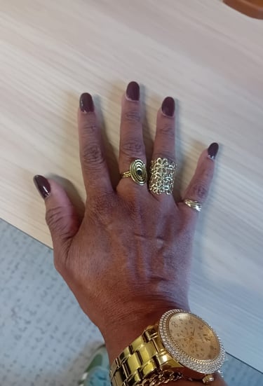 pose cliente extension ongles avec vernis gel choco