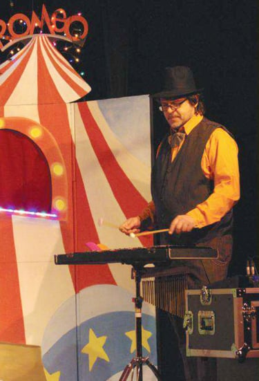 musiciens spectacle ROMÉO LA FORET DES JOUETS OUBLIÉS