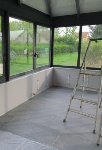 amerikan kapı uygulaması yapılmış modern iç mekan