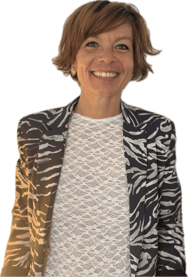 une femme, Sabine Papin, en haut blanc et veste 