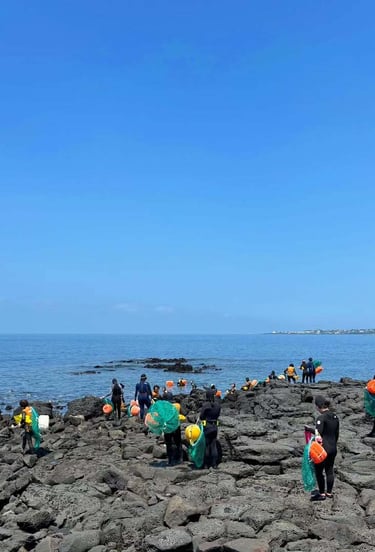  group of Haenyeos preparing for their dive