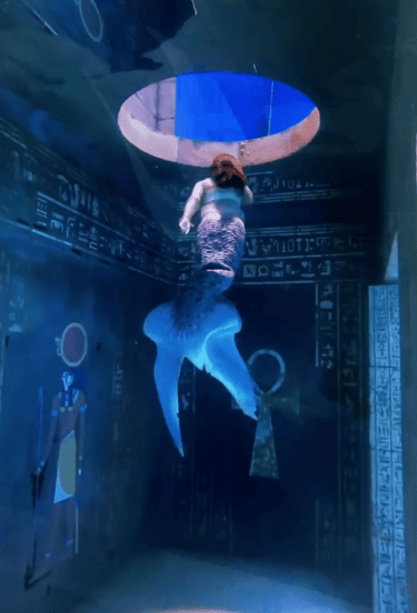 Helenaunderwater at the Deep Dive in Dubai