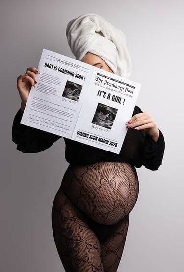 Séance photo grossesse avec journal