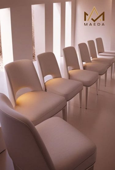 sillas laguna  para oficinas y comedores. a row of chairs with candles on them