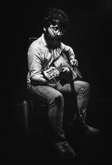 Photographe Portrait en région paloise, musicien en noir et blanc