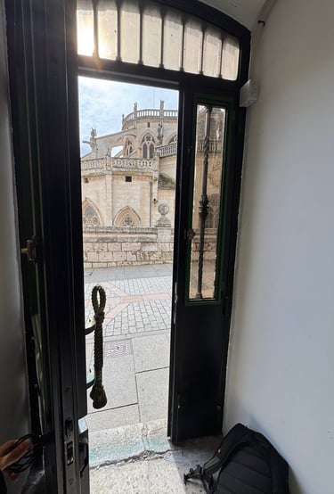 Puerta de acceso a Burgos lockers