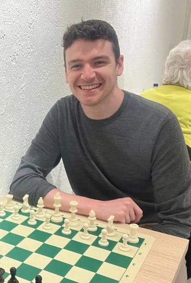 Online Tutor Playing Chess