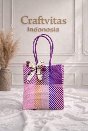 Tas anyaman plastik motif batik ungu mix warna handmade dari Craftvitas Indonesia