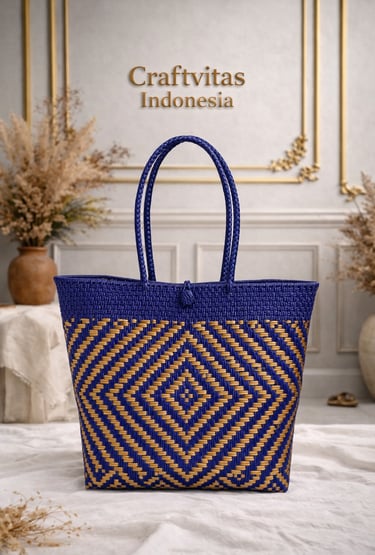 Tas anyaman plastik handmade warna biru tua dan coklat motif diamond etnik dari Craftvitas Indonesia