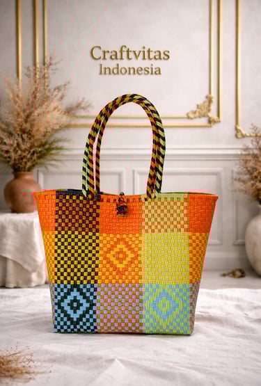 Tas anyaman plastik handmade multicolor cerah motif patchwork unik dari Craftvitas Indonesia