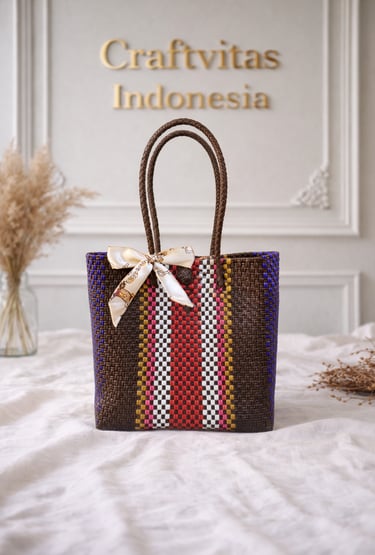 Tas anyaman plastik motif batik coklat merah handmade dari Craftvitas Indonesia