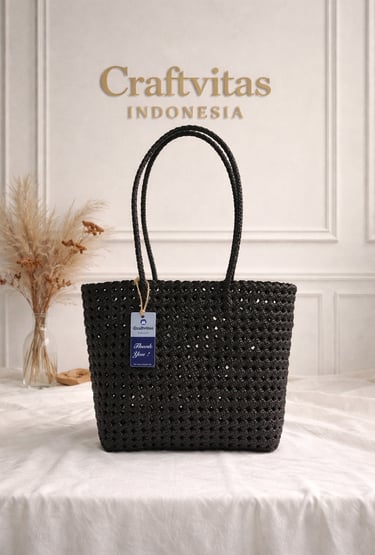 Tas anyaman plastik model sekar warna hitam handmade Craftvitas Indonesia