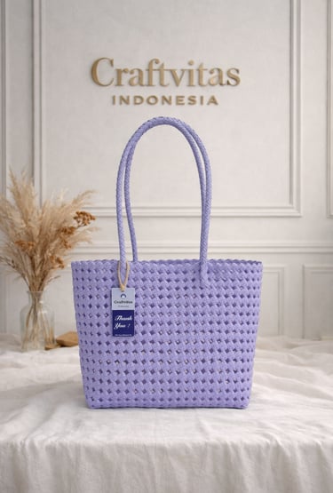 Tas anyaman plastik model sekar warna lavender handmade Craftvitas Indonesia