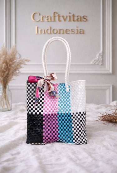 Tas anyaman plastik motif batik hitam pink biru putih handmade Craftvitas Indonesia