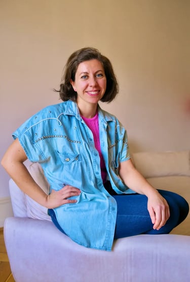 Portrait de Danila Scelzo, hypnothérapeute agréée ASCA au cabinet Hypnonaute à Genève.