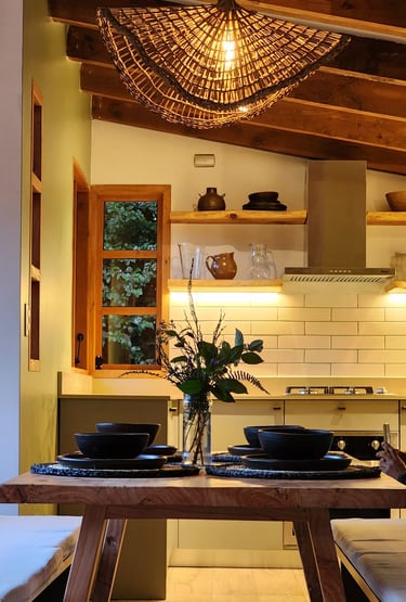 servicio rebrota remodelación de living, comedor y cocina de una casa de campo