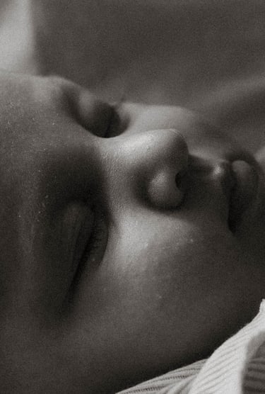 Newborn Fotograf Homestory Baby Foto Neugeborenen Fotos in Wiener Neustadt Fotograf in Wiener Neustadt Sophie Sara Fotografie