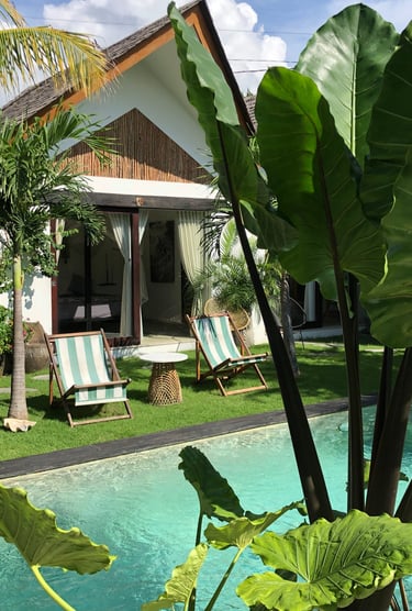 Maison avec piscine et chaise longue