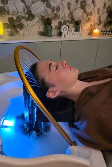 head spa trattamento rilassante per cute e capelli con acqua in spa a Riccione