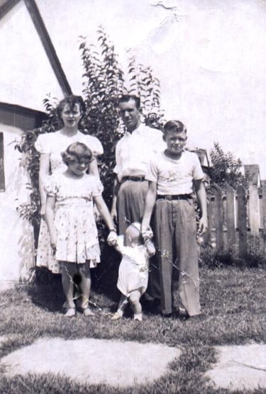 Lillian Carlotta Keech Linton with her family in the early 1950s