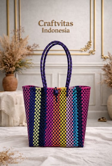 Tas anyaman plastik handmade multicolor dengan motif garis vertikal unik dari Craftvitas Indonesia