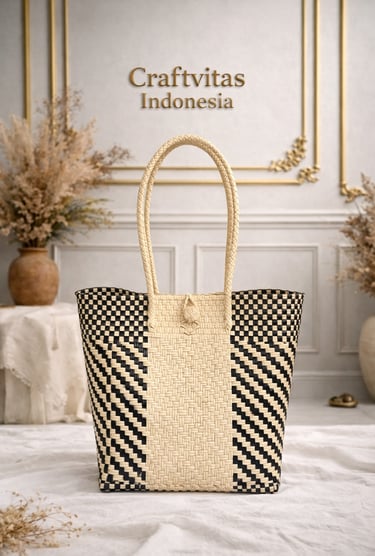 Tas anyaman plastik handmade warna putih multicolor motif diamond variasi dari Craftvitas Indonesia
