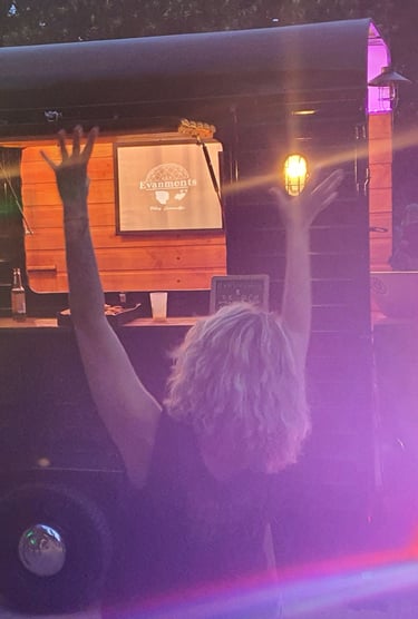 "Evan le van", créateur d'ambiances folles