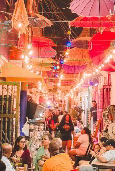 Light, umbrellas and food in Cartagena