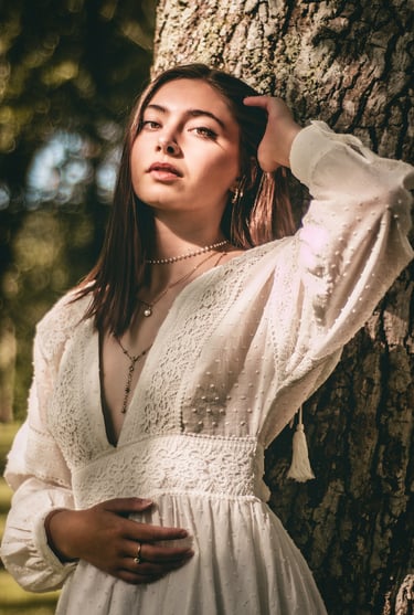 Portrait photo tout en sensualité, cliché capturé par un photographe et vidéaste en nouvelle-aquitaine.