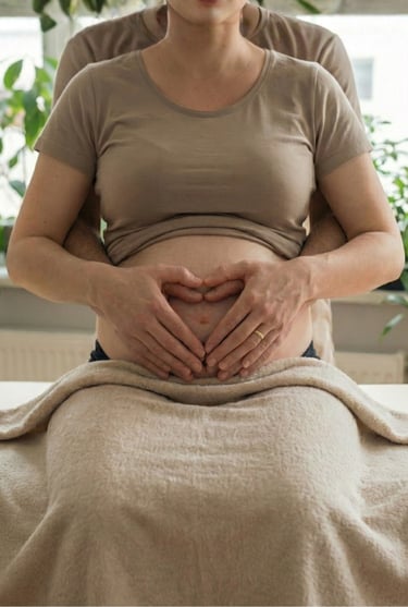 Accompagnement en ostéopathie lors d’un parcours PMA : mains posées sur le bas-ventre, séance douce 
