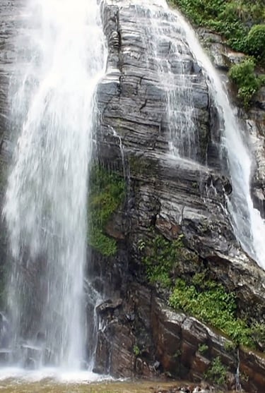 kolapathana falls