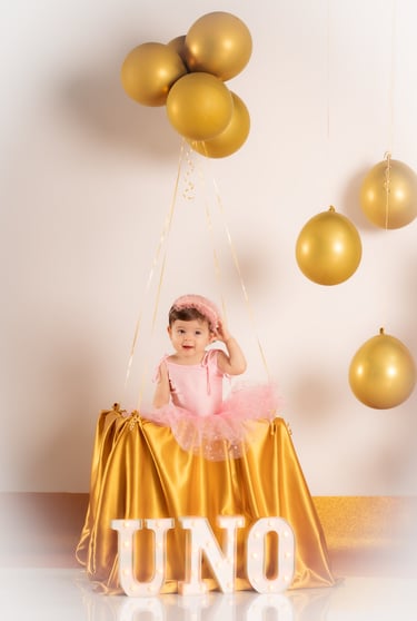 a baby girl in a pink tutututututututututu