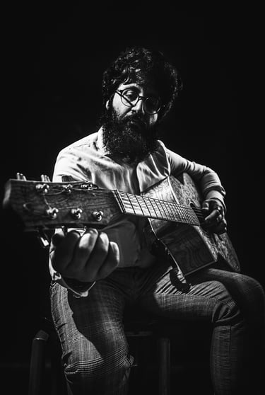 Shooting portrait à pau d'un musicien en noir et blanc
