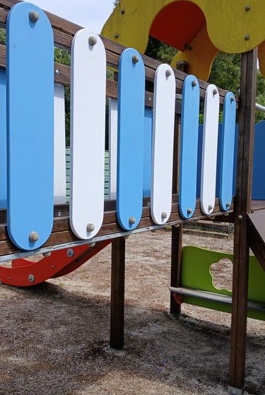 Mantenimiento de jardines y exteriores en Pontevedra. Desbroces, fincas, caminos, viales, piscinas.