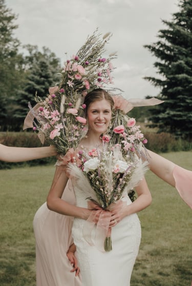 bridal portrait, bridesmaid bouquet frame