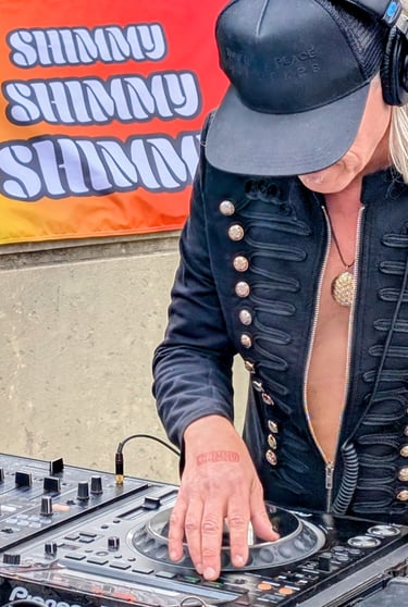 NEEDMORE on the DJ decks